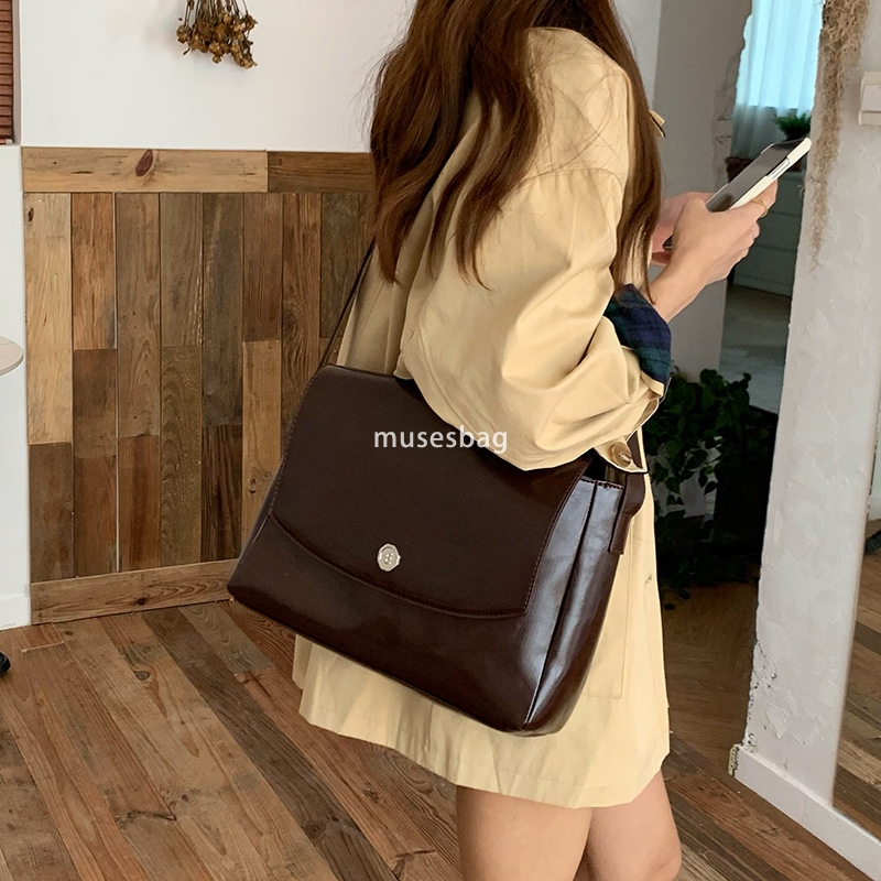 Autumn new niche design retro large capacity briefcase with quality sensitivity diligent crossbody simple messenger bag