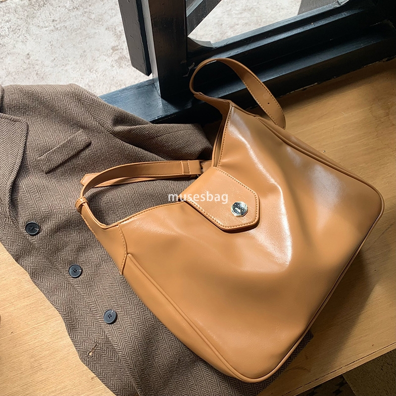 Retro oil wax leather niche design women's bag Korean autumn and winter new versatile single shoulder tote bag large capacity crossbody bag
