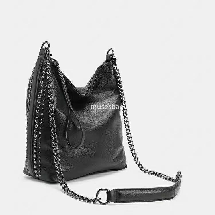 Urban Beauty Simple and Fashionable Tote Women's Bag New Black Soft Large Capacity Handheld Rivet One Shoulder Women's Bucket Bag