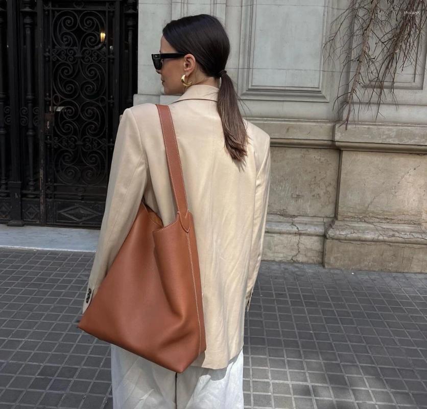 3 Shoulder Bags Elegant Handbag ed With Suede Trendy Touch Showcasing Brand's Master Craftsmanship Classic Engraved Locpacious Bag 4