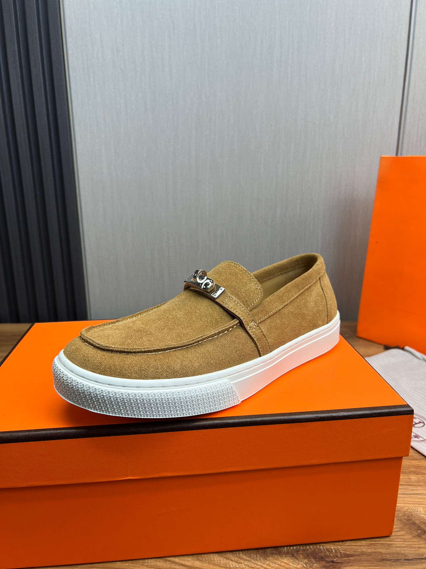 Célèbre design gentleman gibier slip-on Sneaker chaussures de boucle plaquée palladium modes de boucle à pied robe de mariée marchande