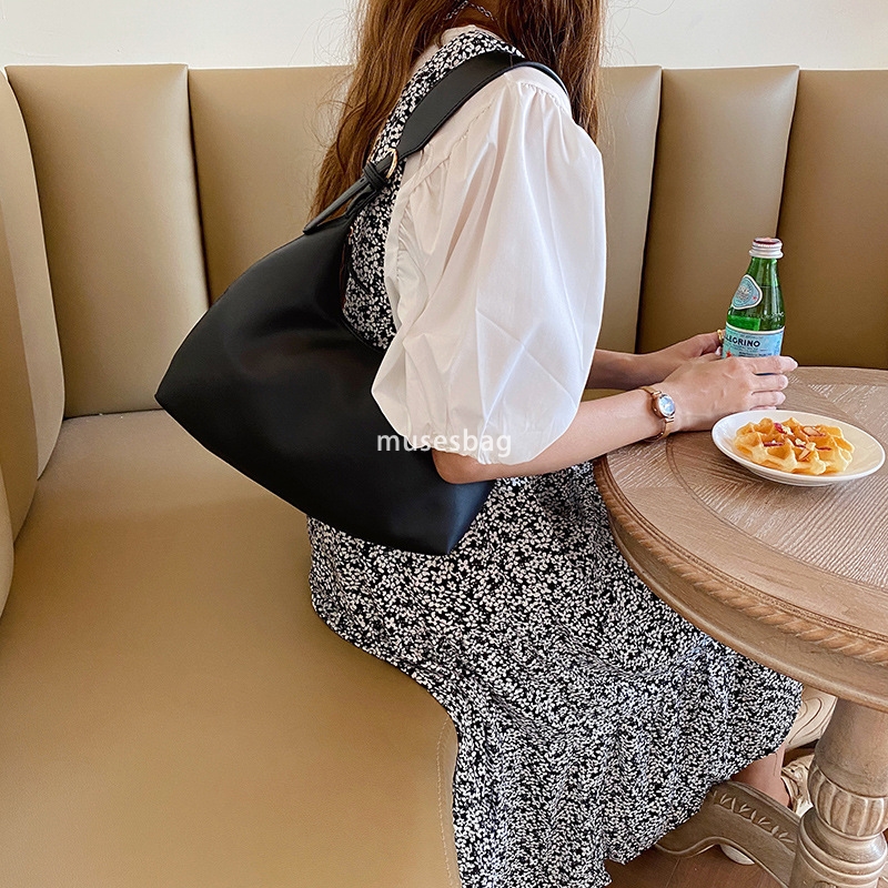 New trendy internet celebrity summer stick bag Korean version niche fashion casual soft PU underarm bag milk tea colored women bag