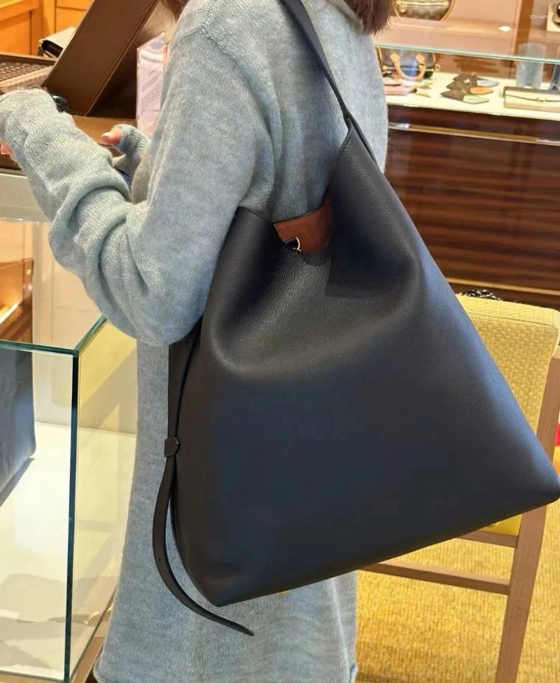 3 Shoulder Bags Elegant Handbag ed With Suede Trendy Touch Showcasing Brand's Master Craftsmanship Classic Engraved Locpacious Bag 4