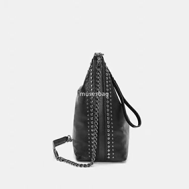 Urban Beauty Simple and Fashionable Tote Women's Bag New Black Soft Large Capacity Handheld Rivet One Shoulder Women's Bucket Bag