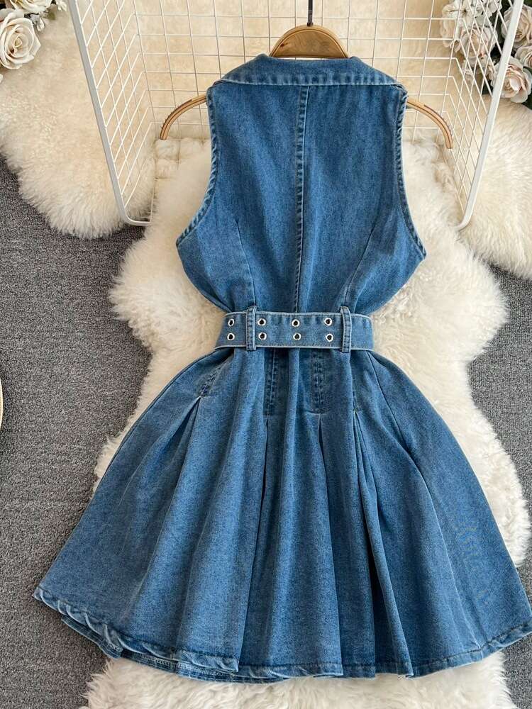 Summer French Style Sleeveless V-neck Hanging Neck and Waist Wrapping for Slim and Small Figure A-line Fluffy Denim Dress for Women