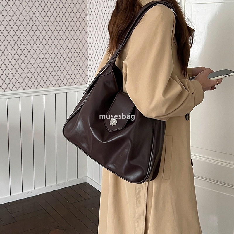 Retro oil wax leather niche design women's bag Korean autumn and winter new versatile single shoulder tote bag large capacity crossbody bag