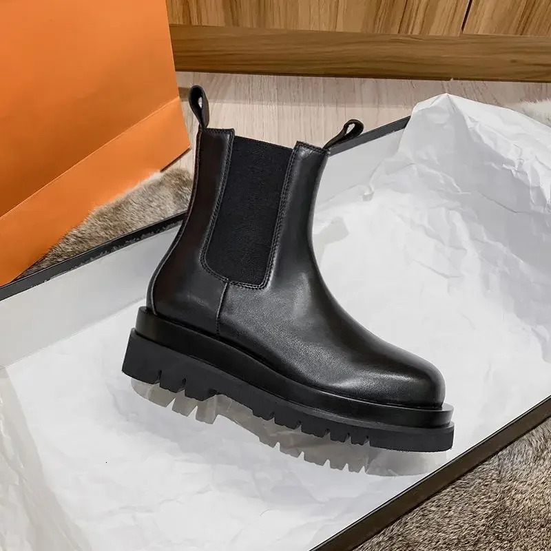 Boots Woman Winter Chunky Platform Cute Korean In Womens Shoes Autumn Chelsea Genuine Leather Black Kawaii Booties 240611