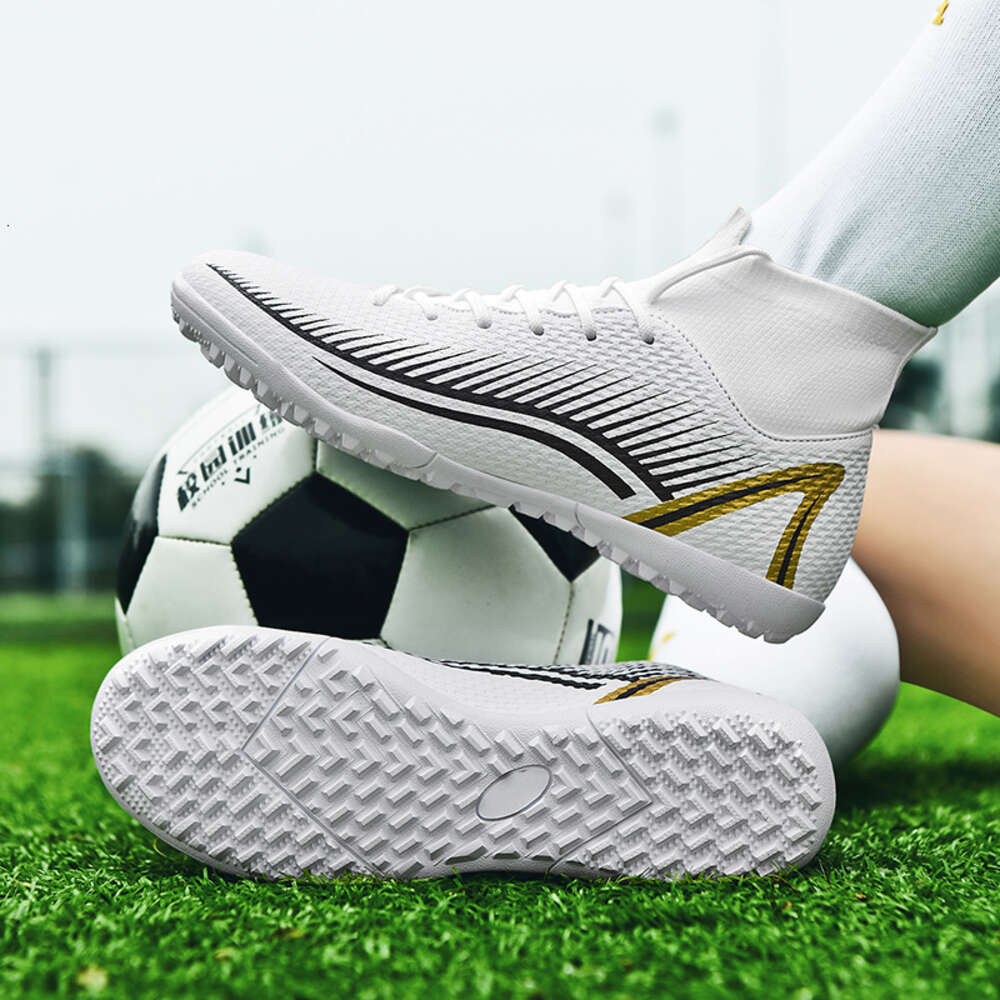 2023 New Wholesale High Quality Safety Non-slip soccer Shoes Factory wholesale Large size Sport Football For Men