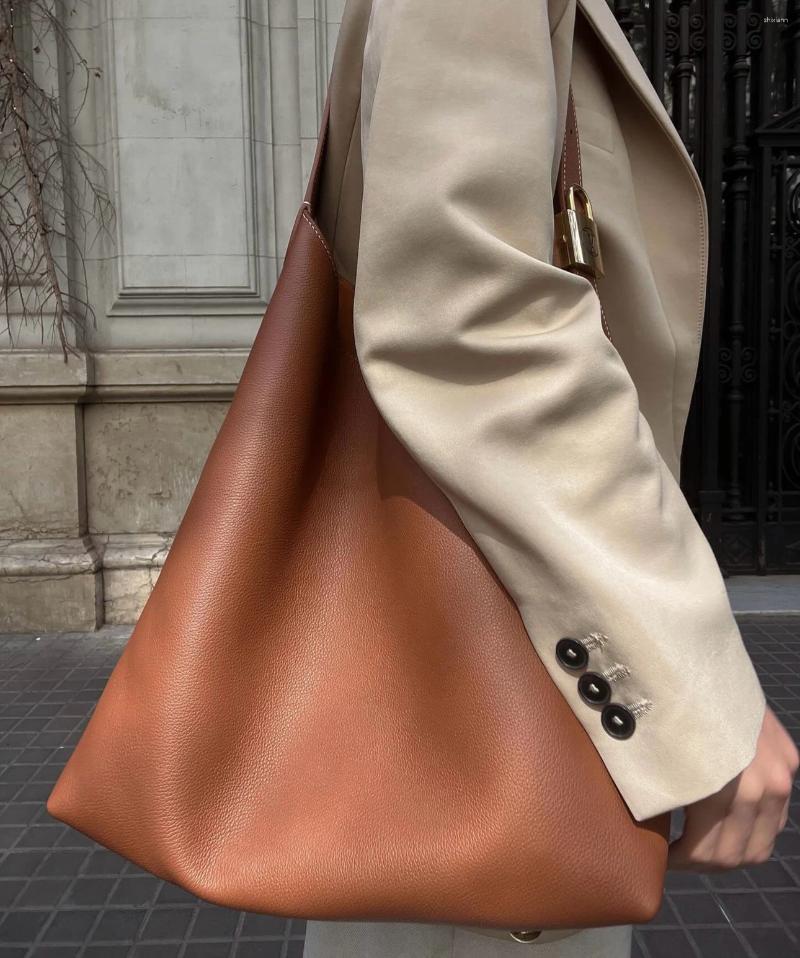 3 Shoulder Bags Elegant Handbag ed With Suede Trendy Touch Showcasing Brand's Master Craftsmanship Classic Engraved Locpacious Bag 4