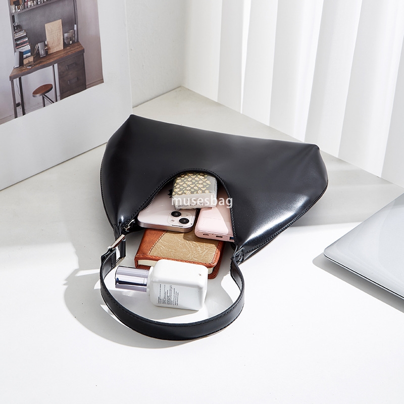 Korean version of solid color simple portable shoulder bag with a sense of luxury casual and versatile underarm bag This year's new stylish women