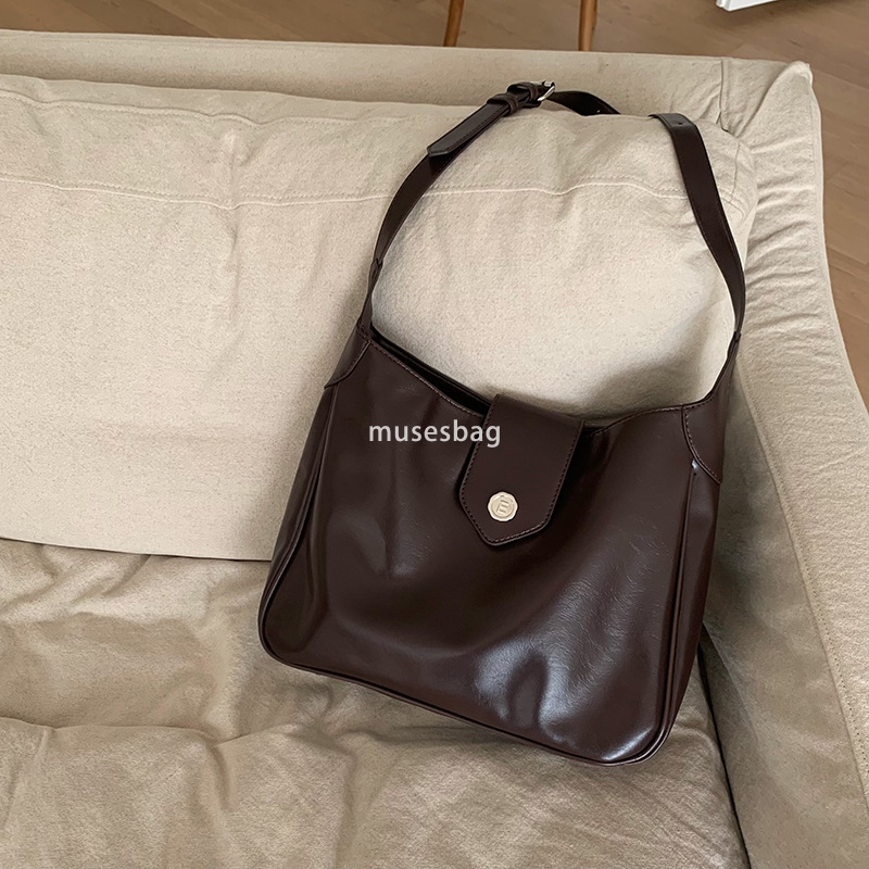 Retro oil wax leather niche design women's bag Korean autumn and winter new versatile single shoulder tote bag large capacity crossbody bag