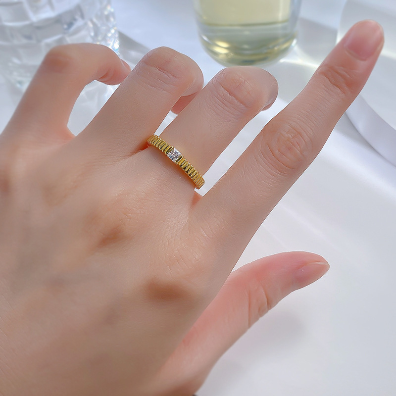 2024 Choucong Ins Top Sell Wedding Rings Simple Fine Jewelry Solitaire Princess Cut Real 100% Sier Gold Moissanite Party Women Engagement Band Ring Gi