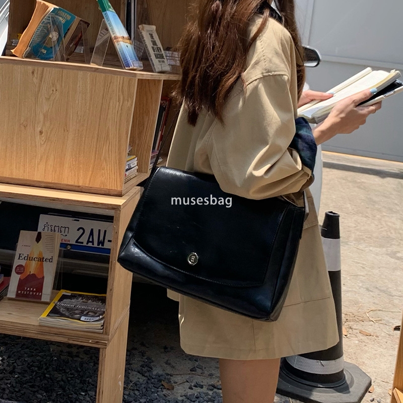 Autumn new niche design retro large capacity briefcase with quality sensitivity diligent crossbody simple messenger bag