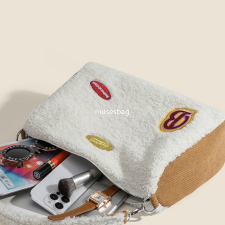 Autumn and Winter Large Capacity Lamb Plush Bag New Women Bag Popular Popular Crossbody Bag Single Shoulder Underarm Bag