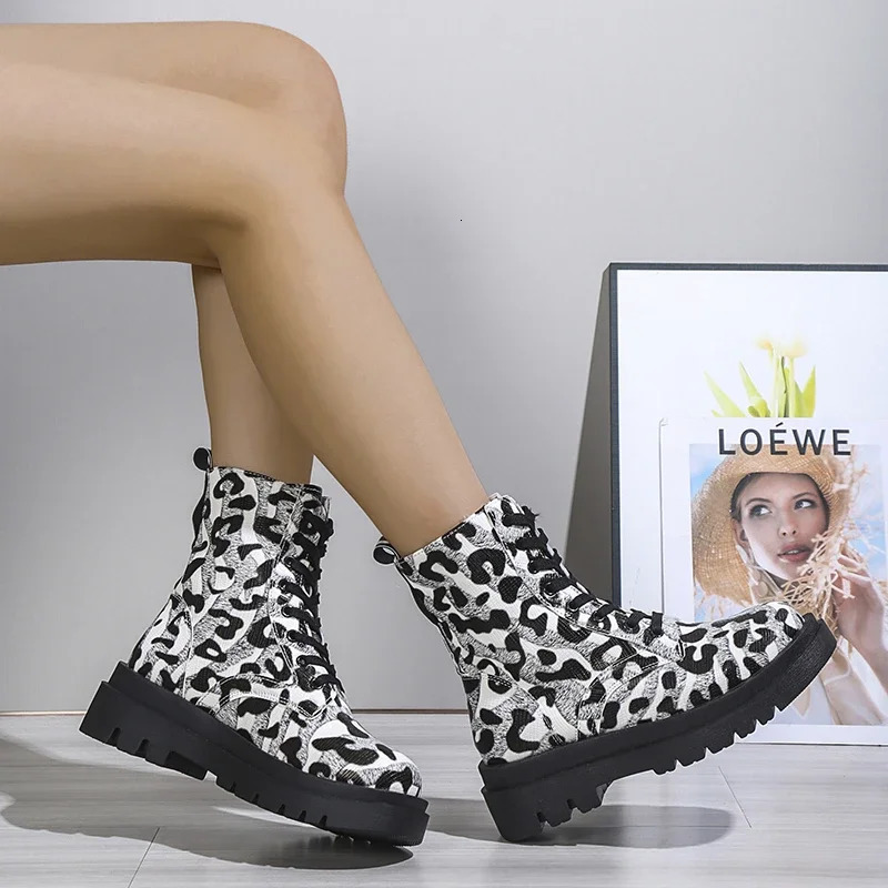 Womens platform ankle boots with lace up insulation leopard shoes winter oversized wear-resistant outdoor womens snow boots 240611
