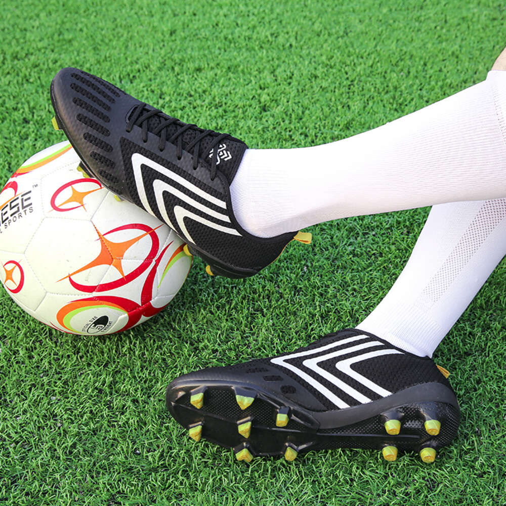2022 China Wholesale Men Professional Football Soccer Shoes For Sale