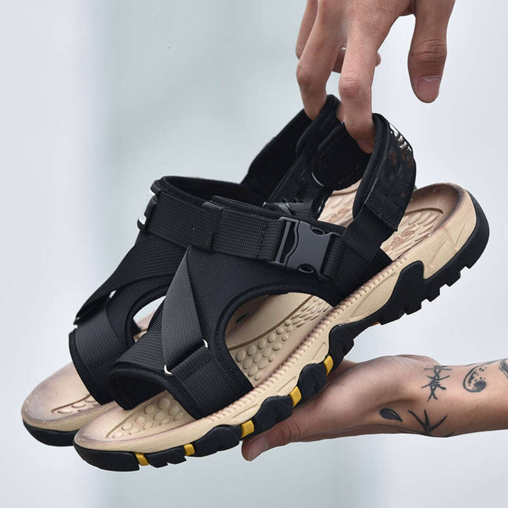 Youth New Thick Flat Sole Buckle Strap Slip On Loafers Cute Hook Loop Summer Beach Best Quality Sandals For Men