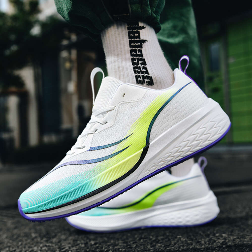 New Fashion Style Lightweight Mesh Upper Custom Running Shoes Designer Breathable Causal Sneakers For Men