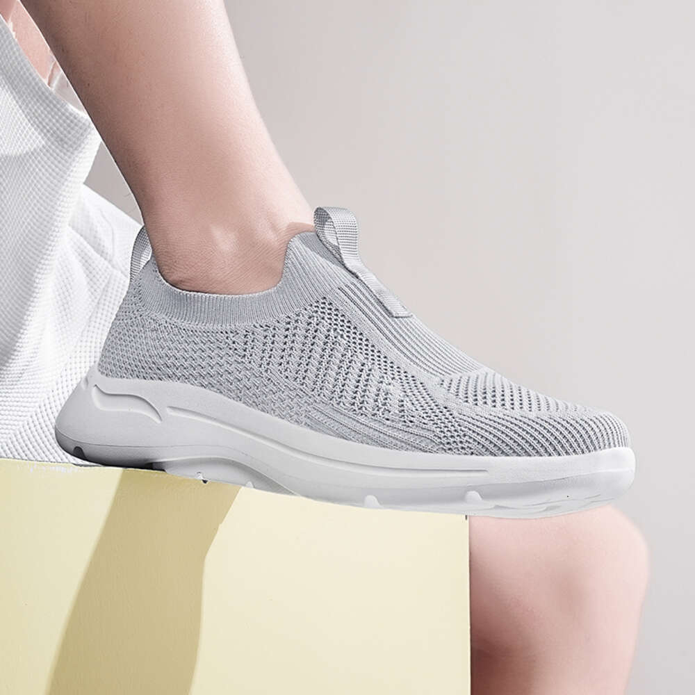 New Outdoor Fashion Sneakers Comfortable Size: 39-48 Sports Summer Lightweight Breathable Men Casual Running Shoes