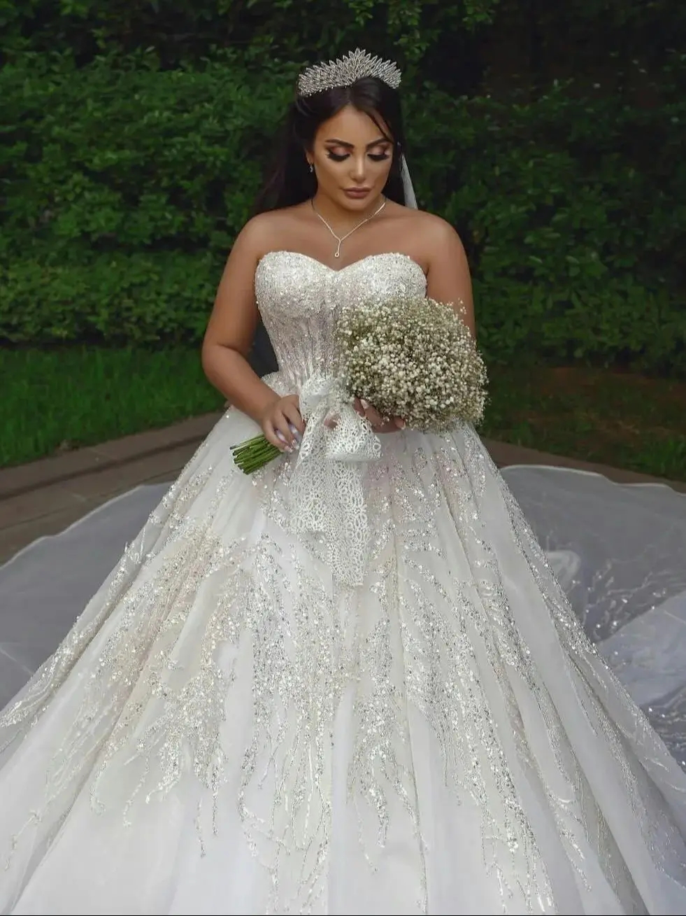 Gorgeous Arabic Dubai Wedding Dress Sweetheart Full Sequins Beads Satin Bride Gown Court Train Princess Vestidos De Novia Custom Made