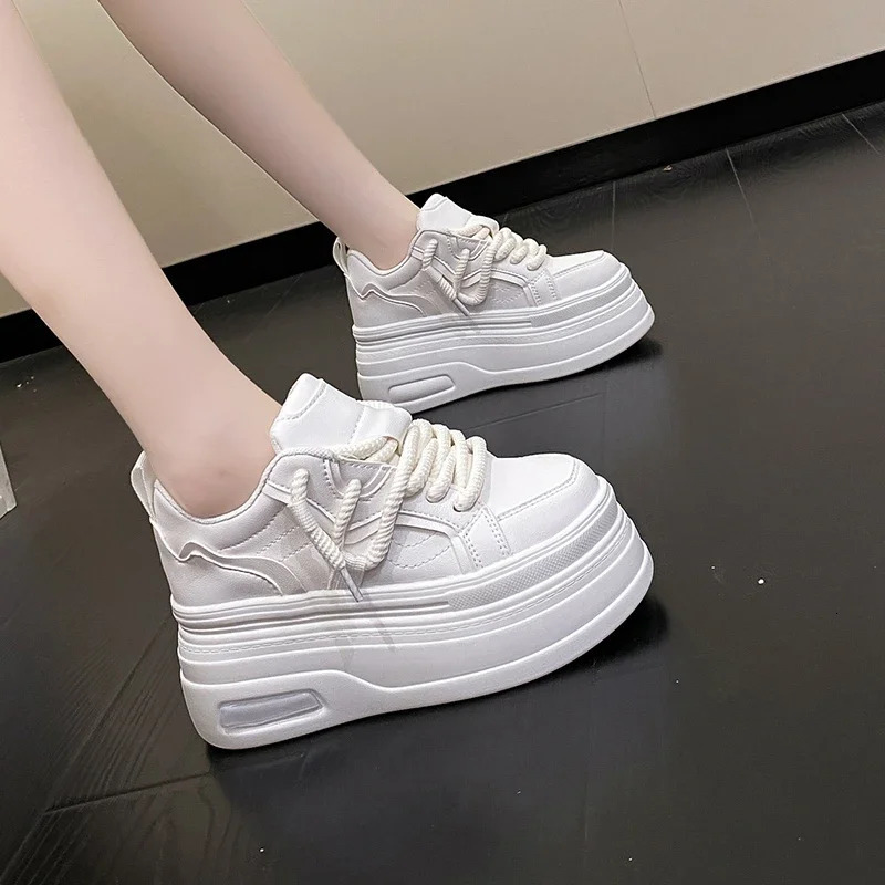 Fashionable platform sports shoes womens spring and autumn round shoelaces comfortable 8CM thick sole sports shoes black and white casual shoes 240611