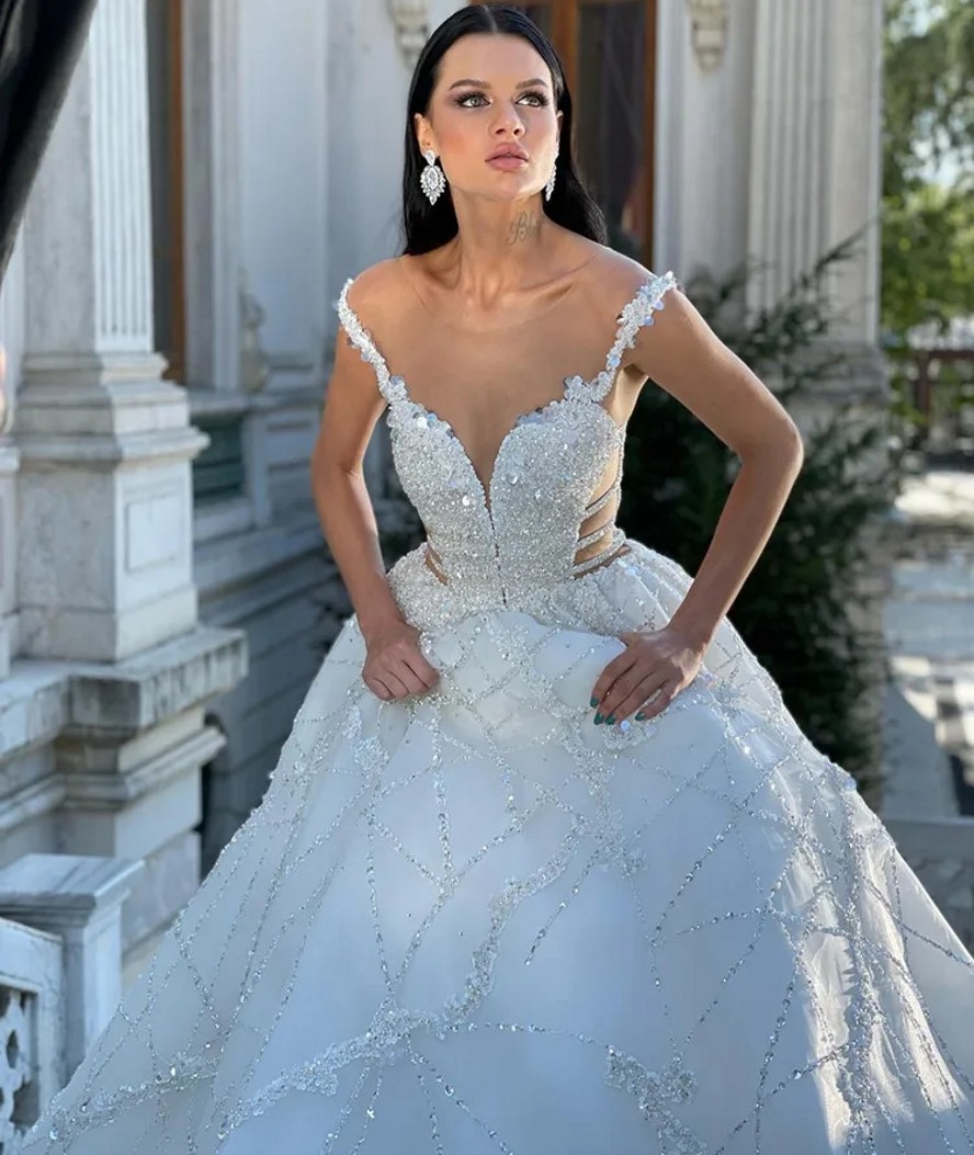 Luxurious Beads Sequins Wedding Dress Spaghetti Straps Crystal Hollow Side Bridal Princess Bride Gown Women Arabic Vestido De Noiva Customed