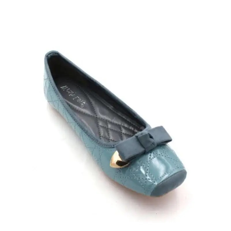 Bean Shoes Womens Square Head Plus Size Flat Shoes Womens Bow Bright Flat Shoes Soft Sole High Quality Leather Shoes 240611