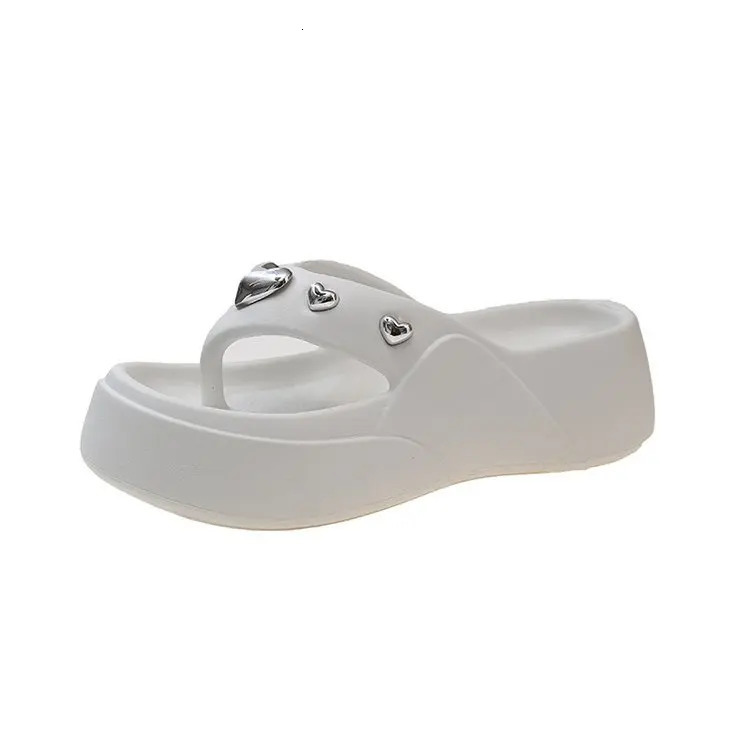 Pok Heel Clamping Punk Love Herringbone Slippers for Womens Summer 2024 Anti slip Thick Sole 5.5cm Beach Slippers 240611