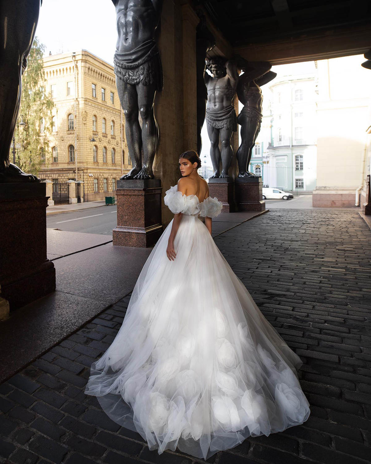 Charming A-line Wedding Dresses 3D Floral Decoration Tulle Off Shoulder Court Gown Pleat Backless Custom Made Zipper Plus Size Bridal Dress Vestidos D