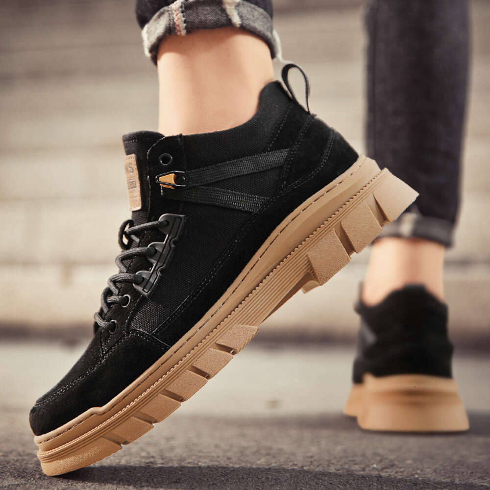 Our direct sales help men's autumn and winter non-slip walking burst lace-up casual shoes