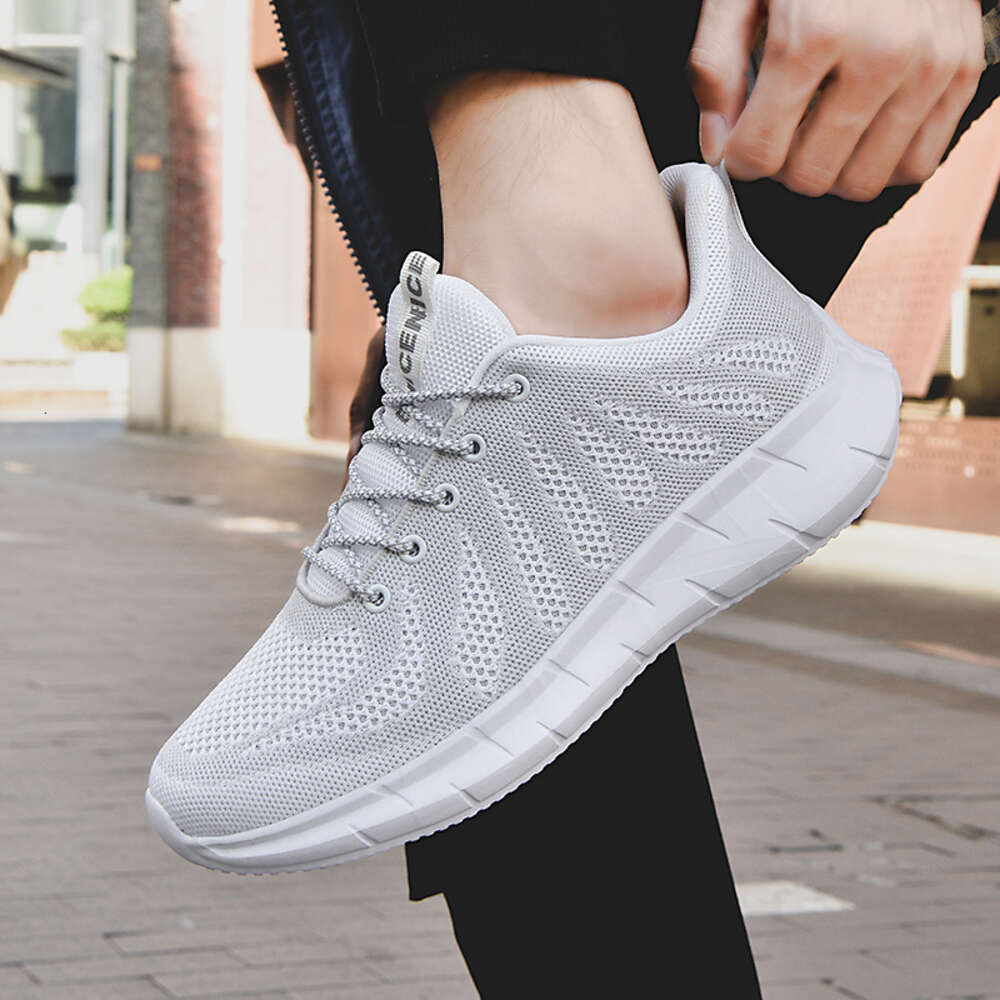 New design casual flying weaving walking style sneakers for men's breathable sports running shoes
