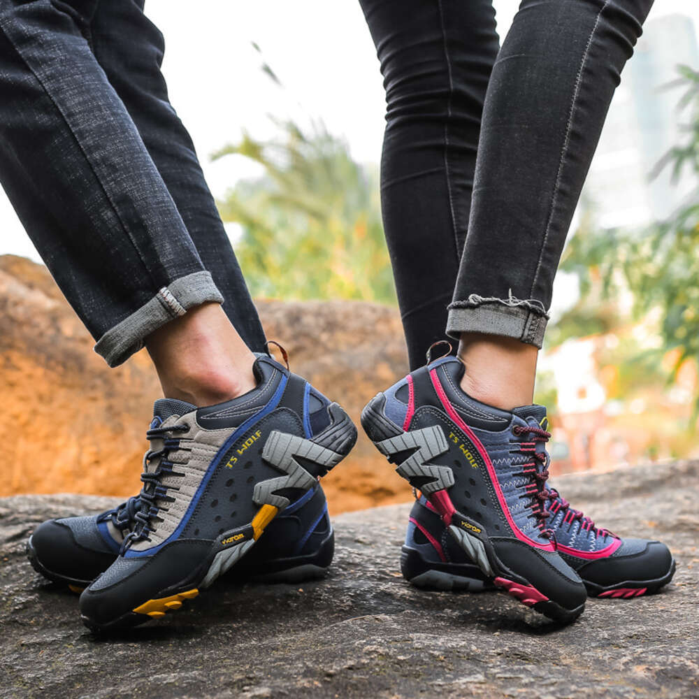 Lightweight non-slip leather breathable wear-resistant custom men's hiking sports travel shoes women