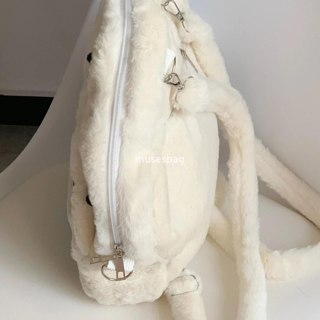 Autumn and Winter Cute Cat Claw Bag Plush Backpack for Women New Small and Popular Plush Bag Student Classroom Commuting Backpack