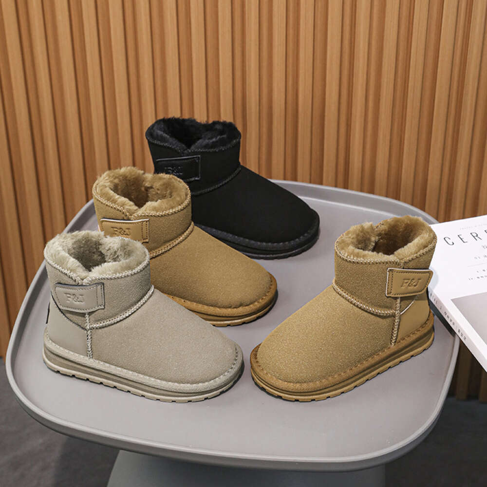 OEM Cheap Wholesale High Quality Kids Winter Snow Cowhide Warm Anti-slip High-cut Plush Boots for Boys and Girls