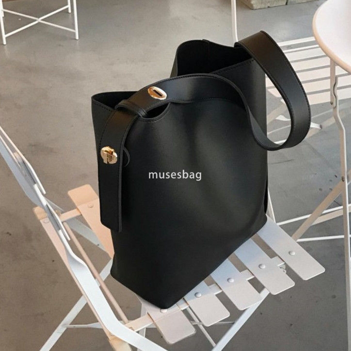 New Fashion Japanese and Korean Shoulder Bag Water Bucket Bag Instagram Retro Crossbody Large Capacity Tote Big Bag Student Bag