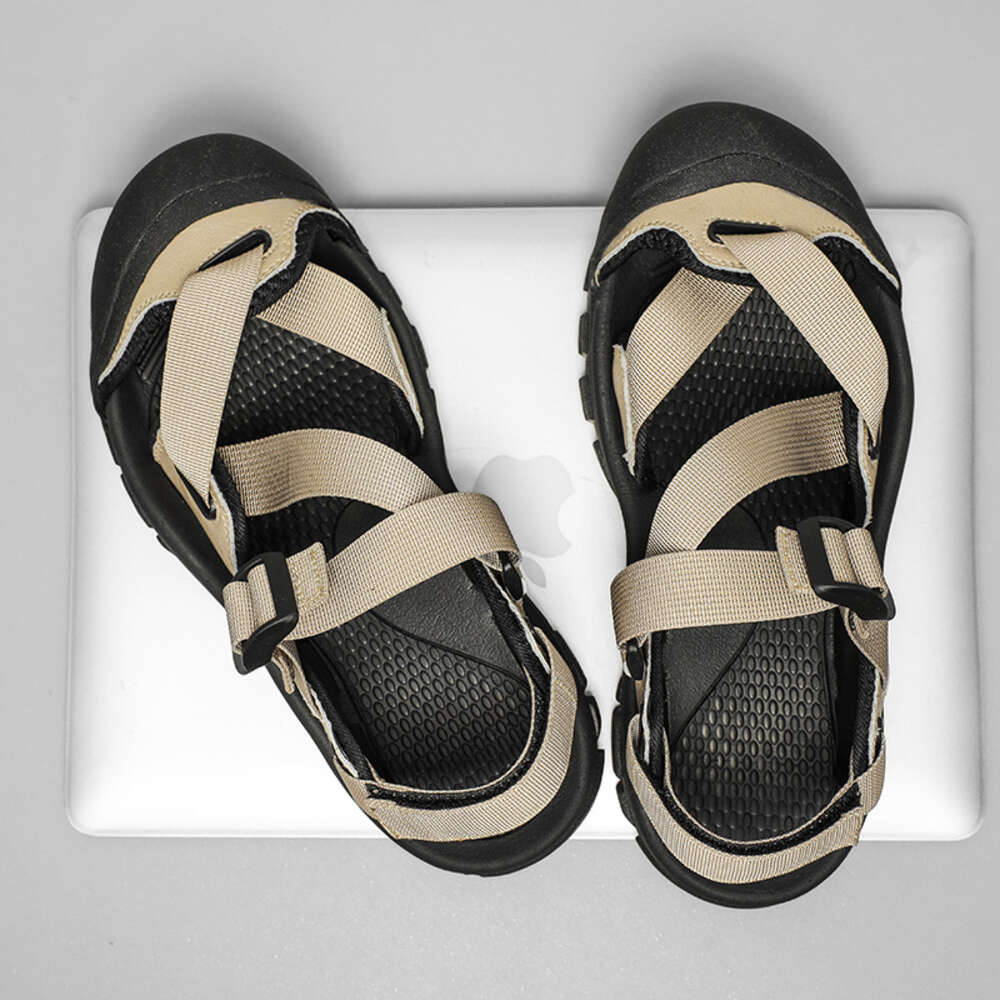 2024 New Design Outdoor Summer Casual Trend Sandals Beach Shoes leather Anti Slip Slipper for Men