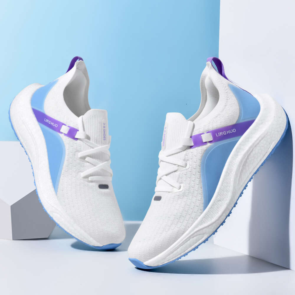 High quality running Custom comfortable walking shoes for men Lightweight breathable sneakers Couple style