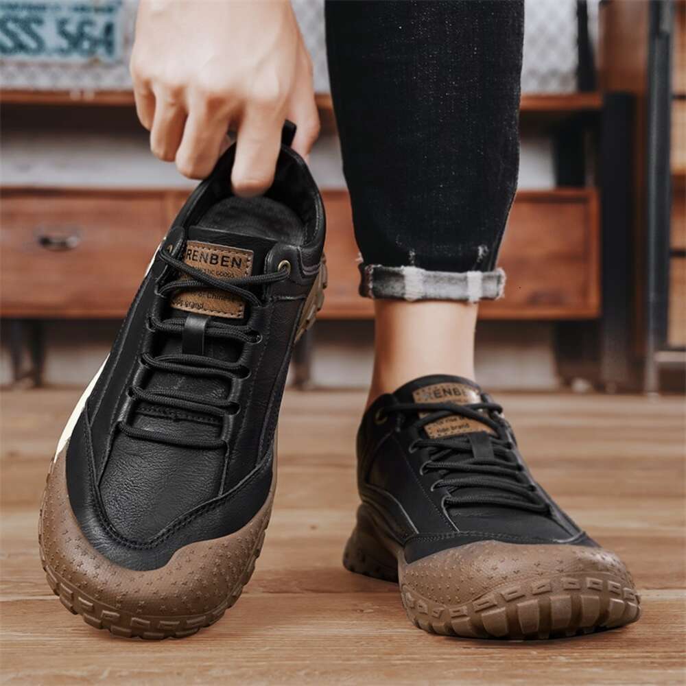 New design of outdoor hiking boots High quality men's casual fall and winter non-slip walking shoes