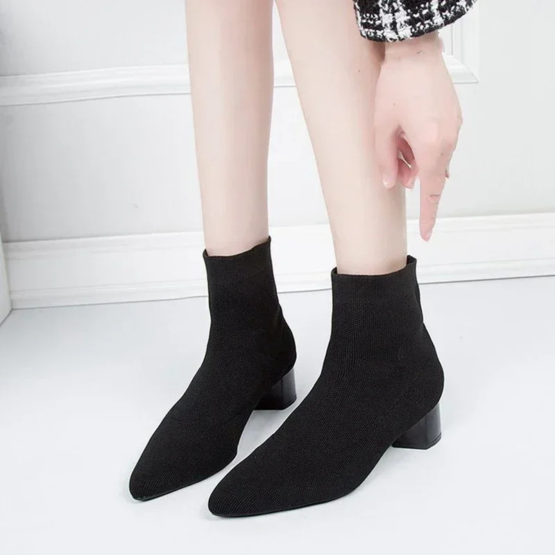 Womens knitted ankle boots autumn and winter womens casual low foot pump womens outer boots womens casual Chelsea boots 240611