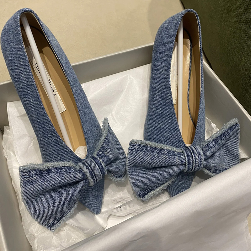 Designer 2023 dbb1b New Blue jeans flat shoes woman cloth patchwork flats sewing Pointed large bow denim loafers for women s