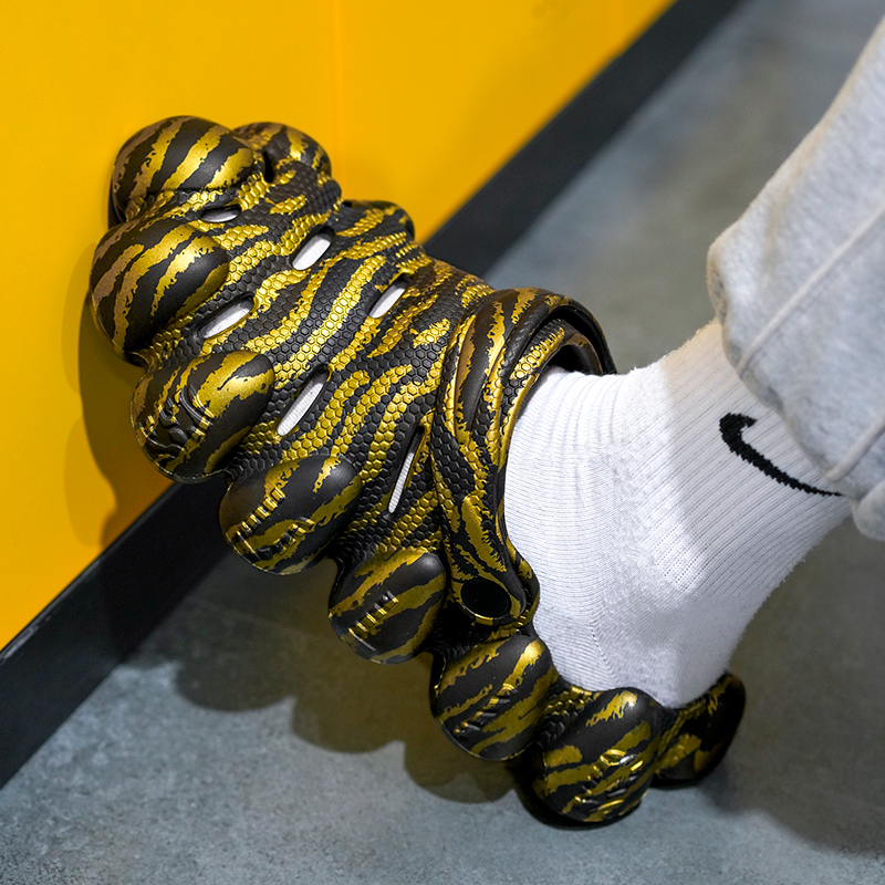 2023 New Tiger Paw Style Men Sandals Beach Slippers Clogs Outdoor Mens Casual Shoes Garden Shoes Mens Beach Sandals Slippers