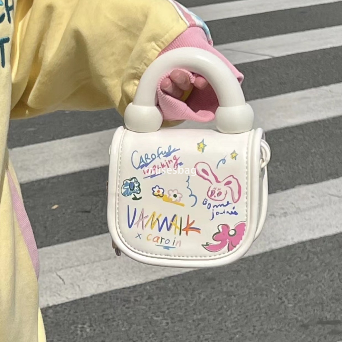 Unique design, super cute and stylish cartoon graffiti bag spring and summer new Korean version for commuting students crossbody bag tote bag