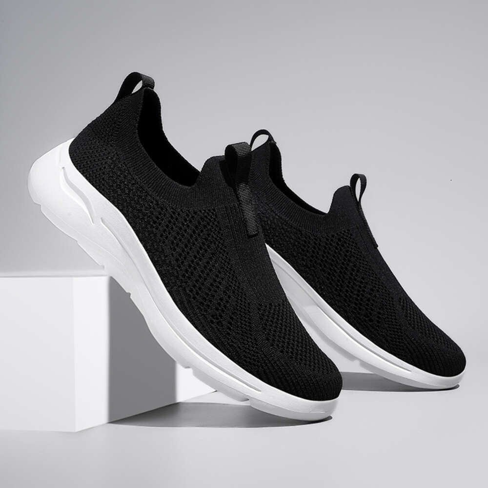 New Outdoor Fashion Sneakers Comfortable Size: 39-48 Sports Summer Lightweight Breathable Men Casual Running Shoes