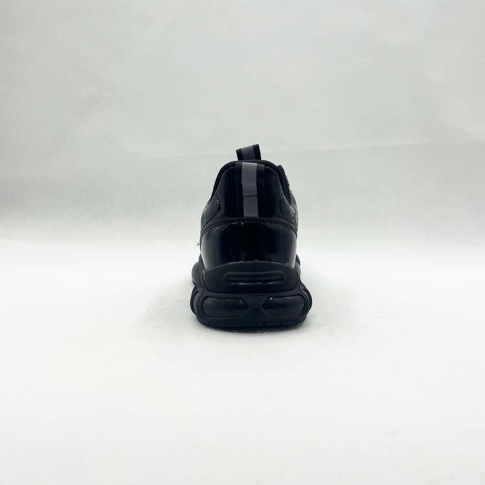 Wholesale high quality walking custom soft leather style casual comfortable shock absorbing running shoes men