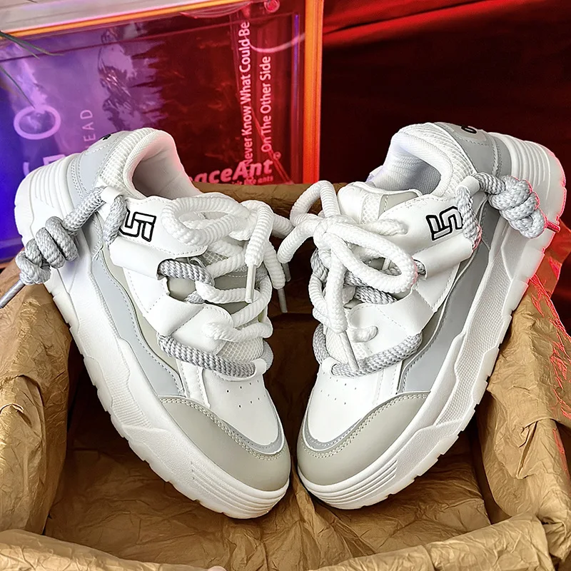 2024 Men’s Vulcanized Sneakers Street Style Platform Walking Shoes for Men New Basketball Outdoor Running Casual Bread Shoes