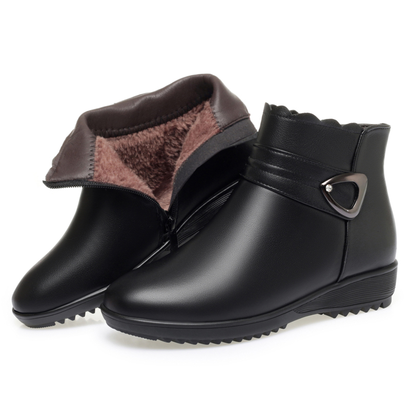AIYUQI Mom's Snow Boots Genuine Leather Flat Bottom Anti slip Large Size Women's Short Boots Winter Wool Warm Women's Snow Boots