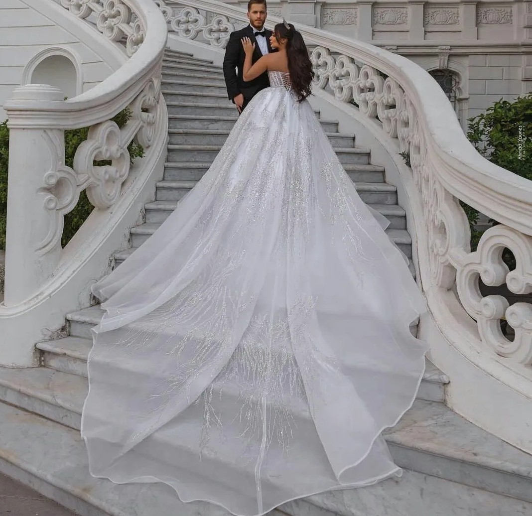 Gorgeous Arabic Dubai Wedding Dress Sweetheart Full Sequins Beads Satin Bride Gown Court Train Princess Vestidos De Novia Custom Made