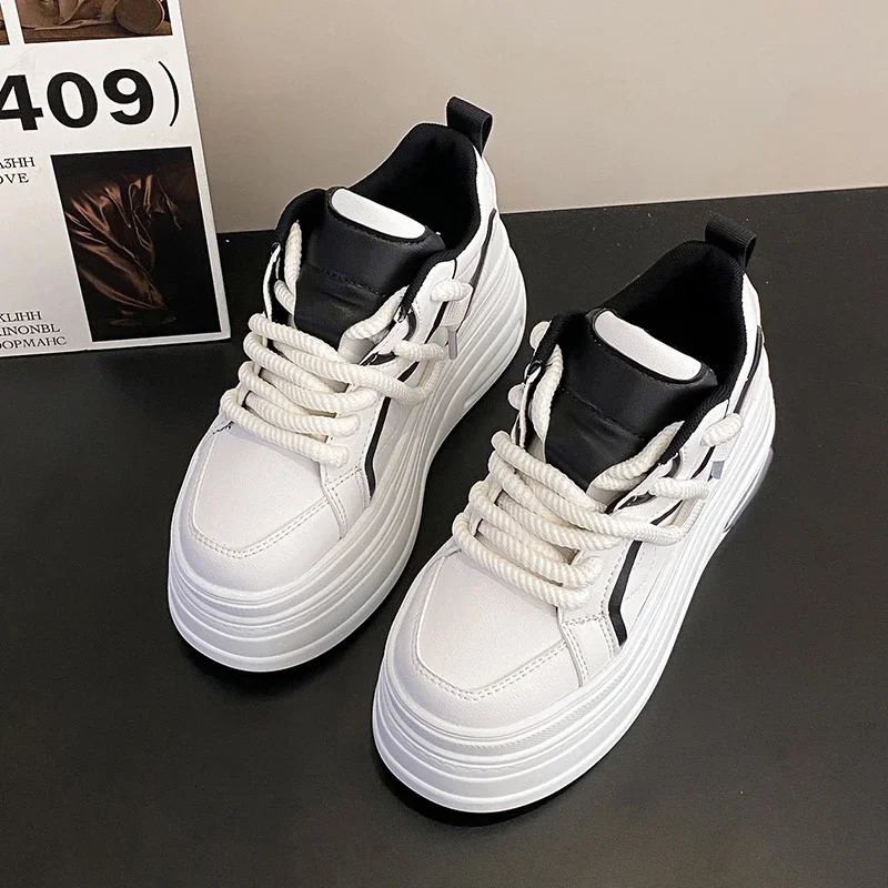 Fashionable platform sports shoes womens spring and autumn round shoelaces comfortable 8CM thick sole sports shoes black and white casual shoes 240611