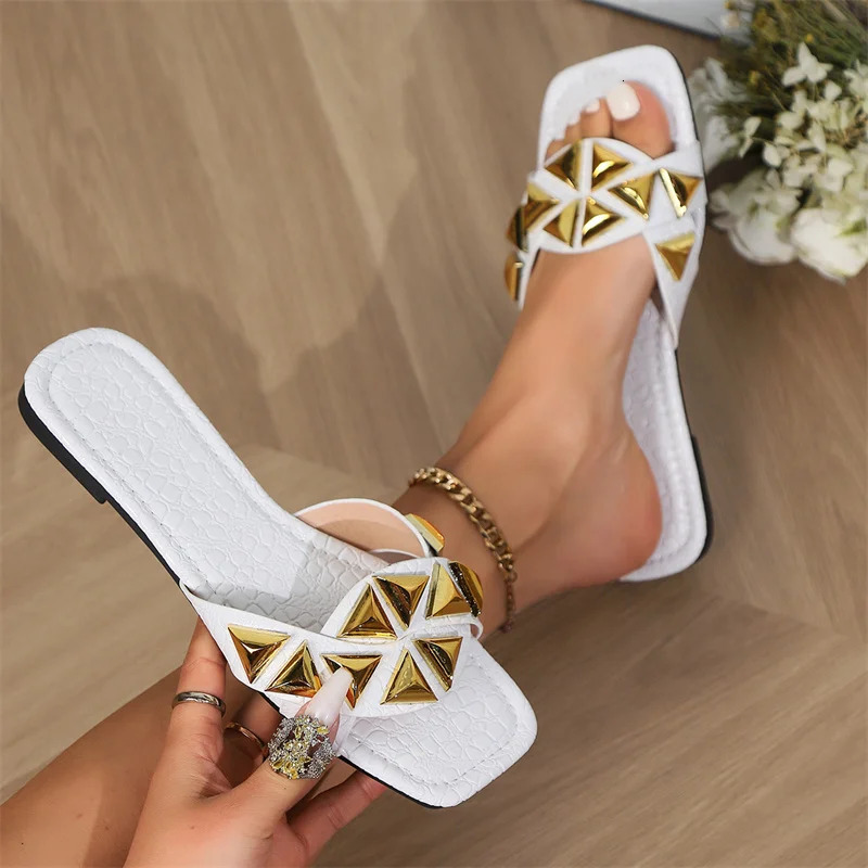 Womens Summer Beach Outer Slide W/Stud Smooth Shoes Womens Leisure Slide Fashion Leather Womens Sandals Large Size 240611