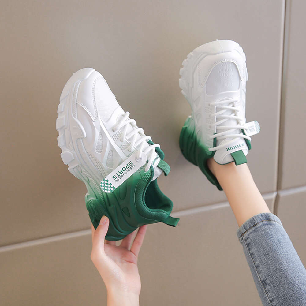 2024 New Design Women's and Versatile Sports Shoes Breathable Trending Ladies Casual Sneakers